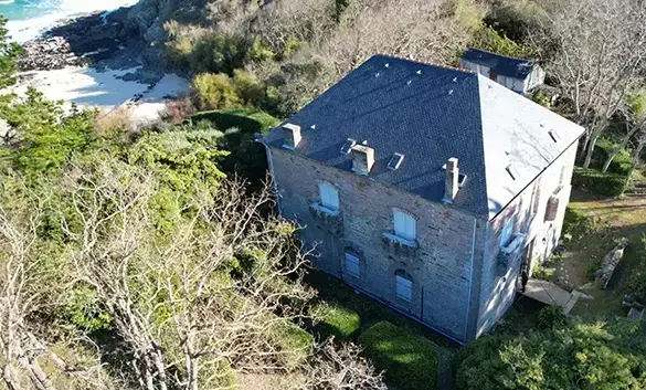 vue aérienne de la toiture du fortin de la Biche