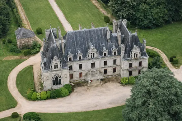 traitement bois des châteaux & manoirs : un château vue du ciel