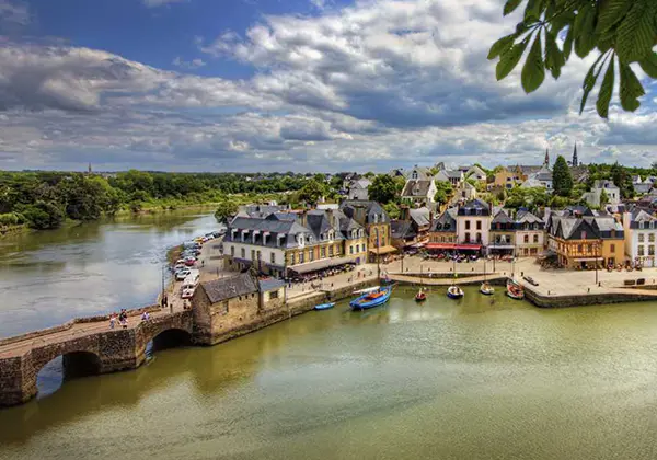 vue panoramique de la ville d'Auray, illustration du traitement du bois à Auray